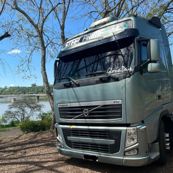FH 460 ano 2014, 8x2 c/ suspensor, rodas de alumínio engate p/ Julieta, rollon Grimaldi 2021 e Cambio e diferencial revisado.Motor trocado Kit recente.